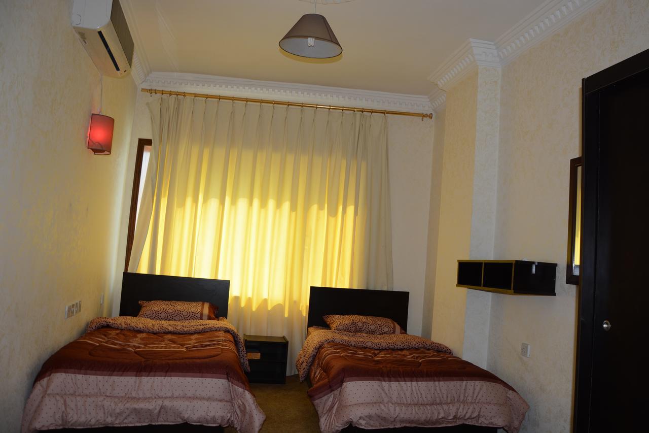 Teeba Palace Hotel Suites Amã Exterior foto