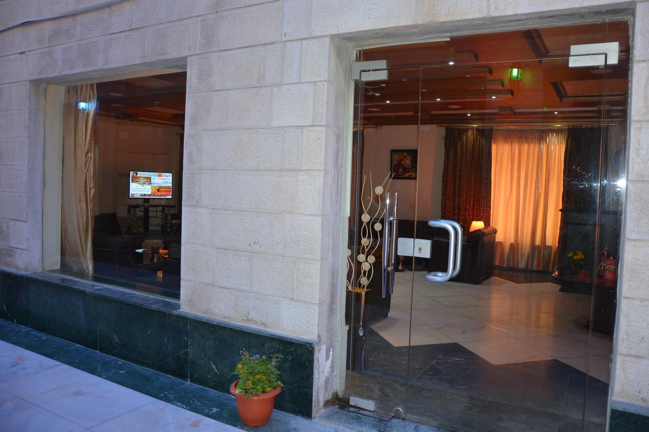 Teeba Palace Hotel Suites Amã Exterior foto