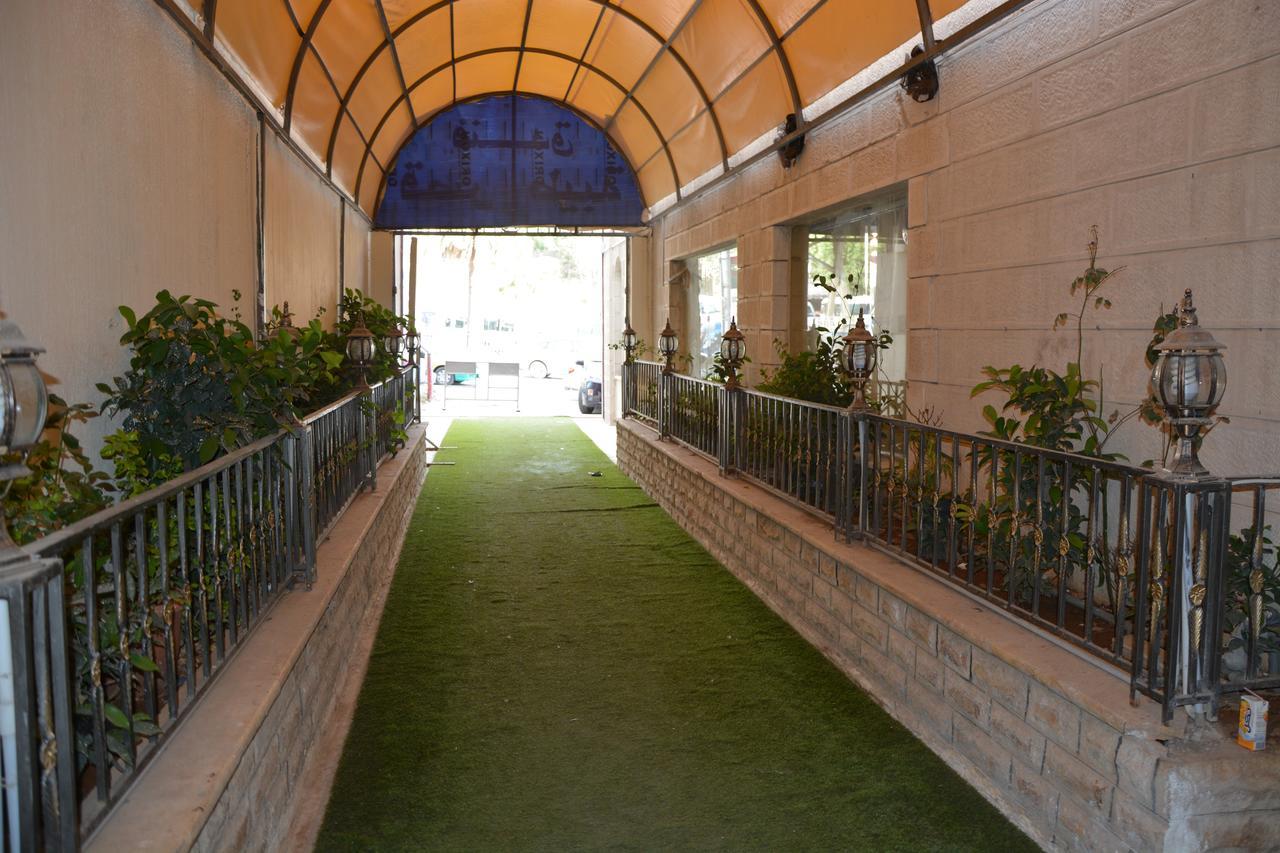 Teeba Palace Hotel Suites Amã Exterior foto